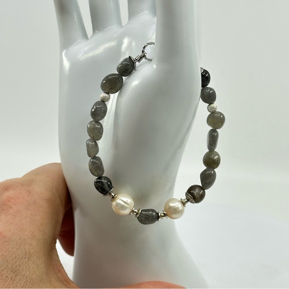 #355 New Handmade Genuine Labradorite and Freshwater Pearl Bracelet 7” - Picture 9 of 10